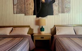 High Falls Motel & Cabins